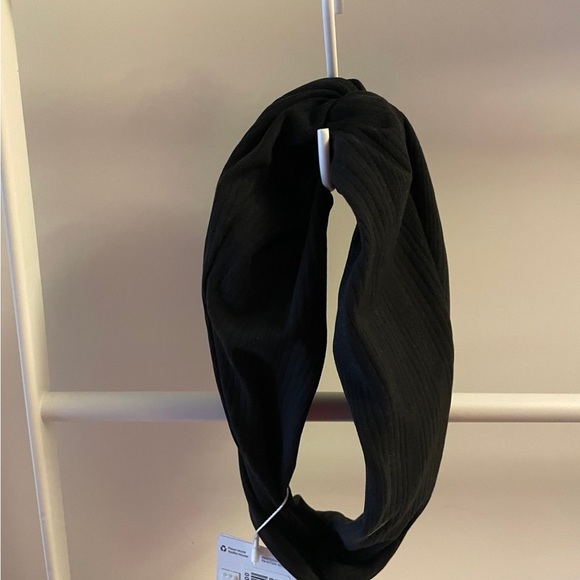 Lululemon - Picture 2 of 3